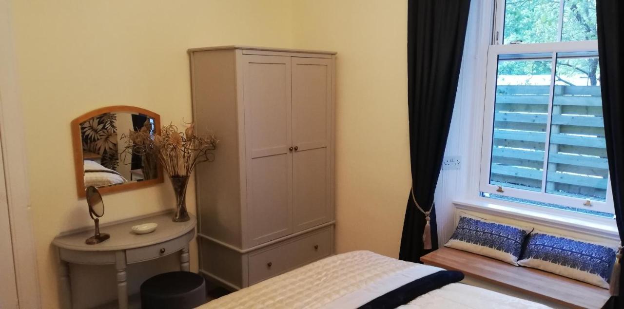 Woodburn Ground-Floor Apartment In Quiet Setting In 皮特洛赫里 外观 照片